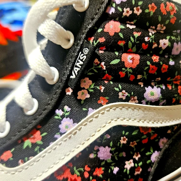 Vans Kids Black Floral High-Top Sneakers - Picture 2 of 6